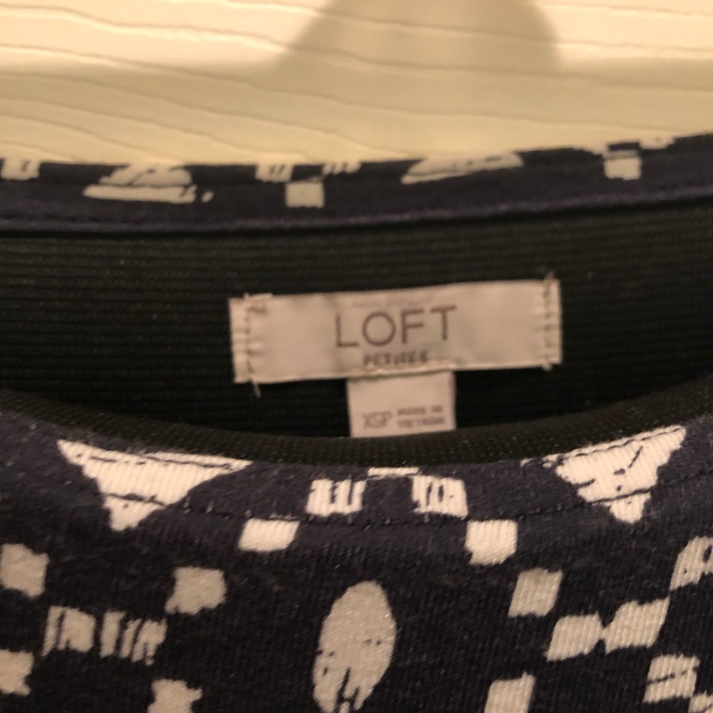 Petites XS Loft skirt Navy and White. - Picture 2 of 2